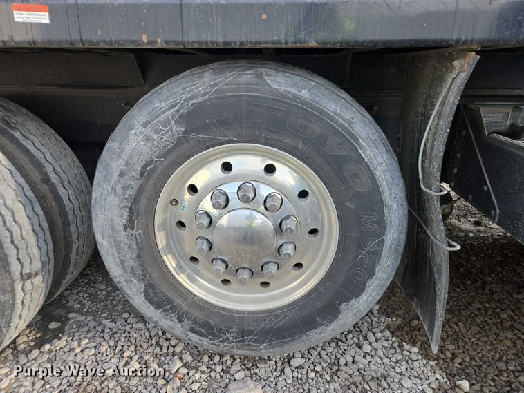 image for item YA1645 2017 Kenworth T800 dump truck