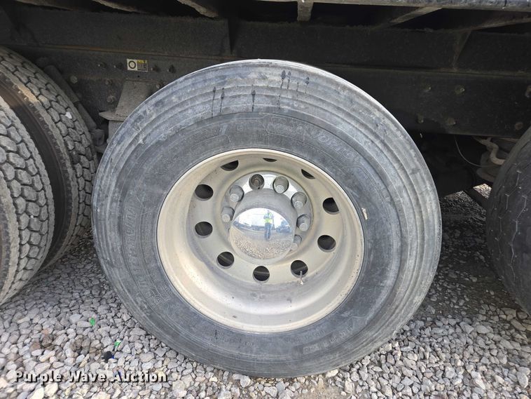 image for item YA1645 2017 Kenworth T800 dump truck