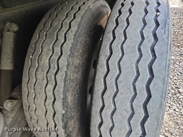 image for item YA1645 2017 Kenworth T800 dump truck