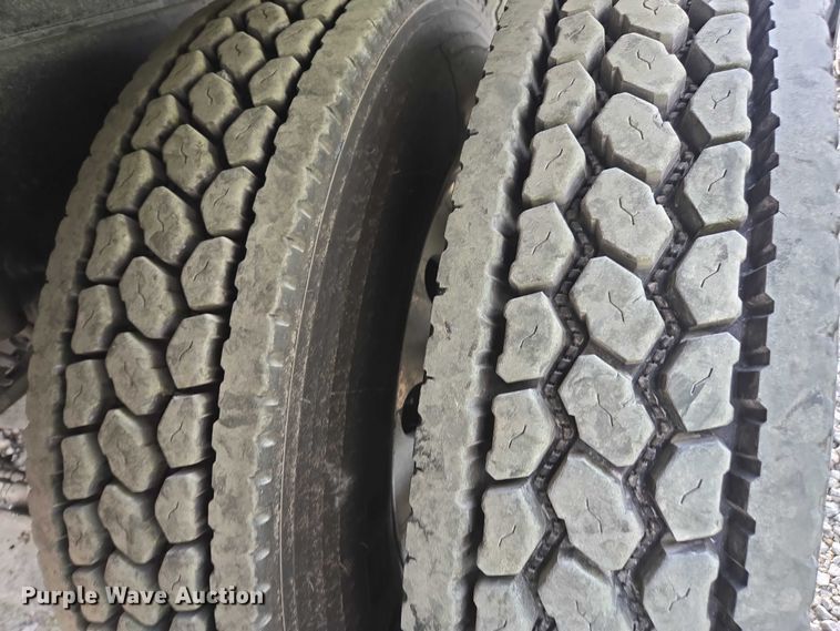 image for item YA1645 2017 Kenworth T800 dump truck