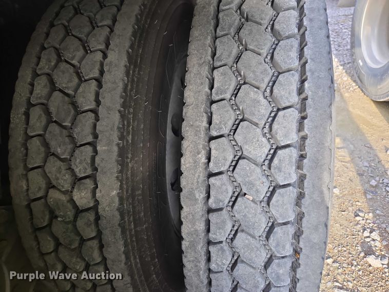 image for item YA1645 2017 Kenworth T800 dump truck