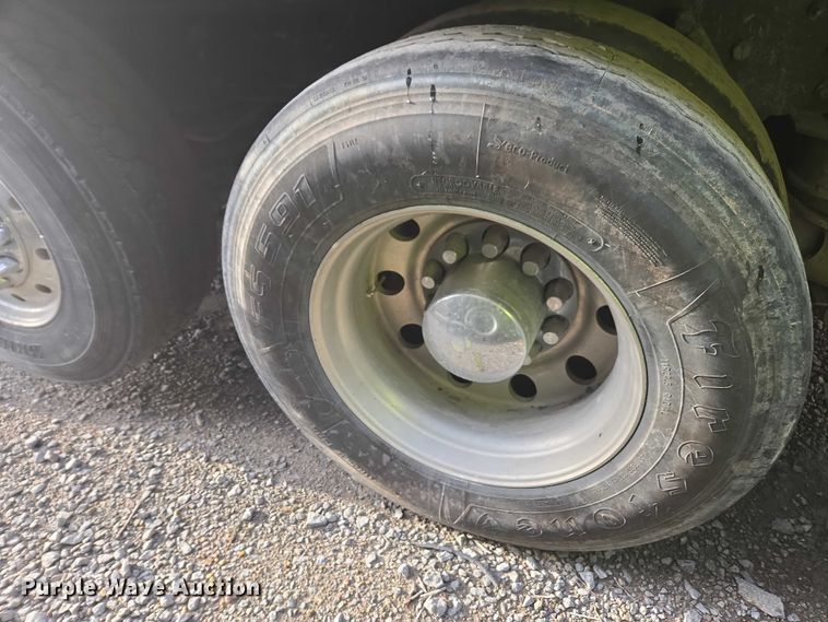 image for item YA1645 2017 Kenworth T800 dump truck