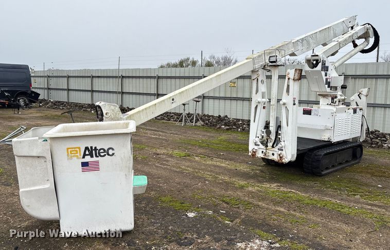 image for item YA1737 2010 Altec AT37-GW boom lift