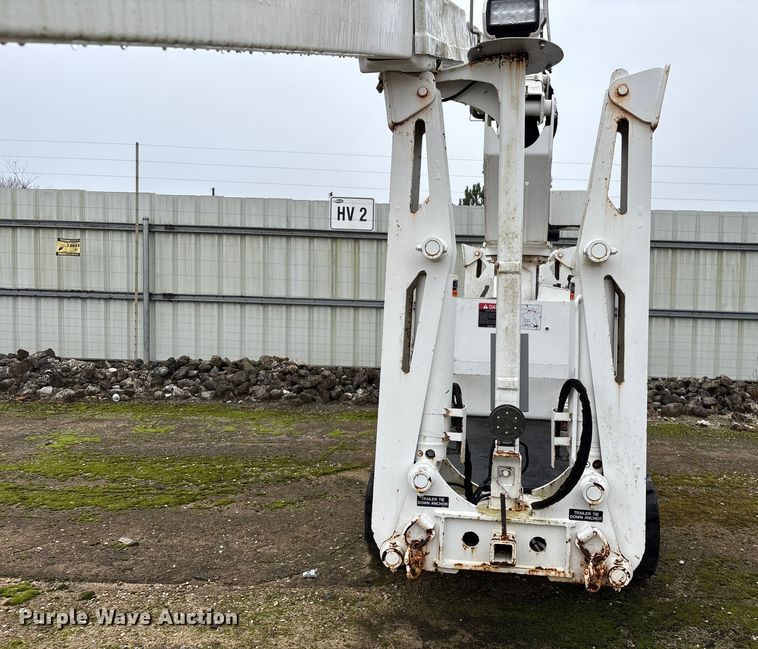 image for item YA1737 2010 Altec AT37-GW boom lift