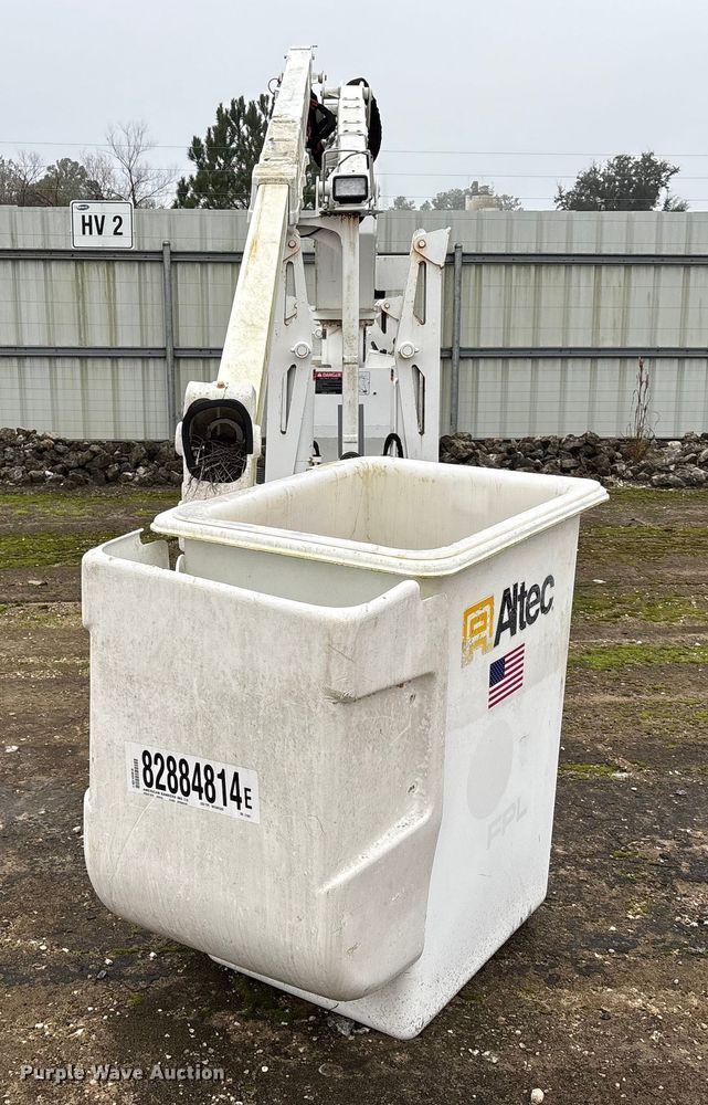 image for item YA1737 2010 Altec AT37-GW boom lift