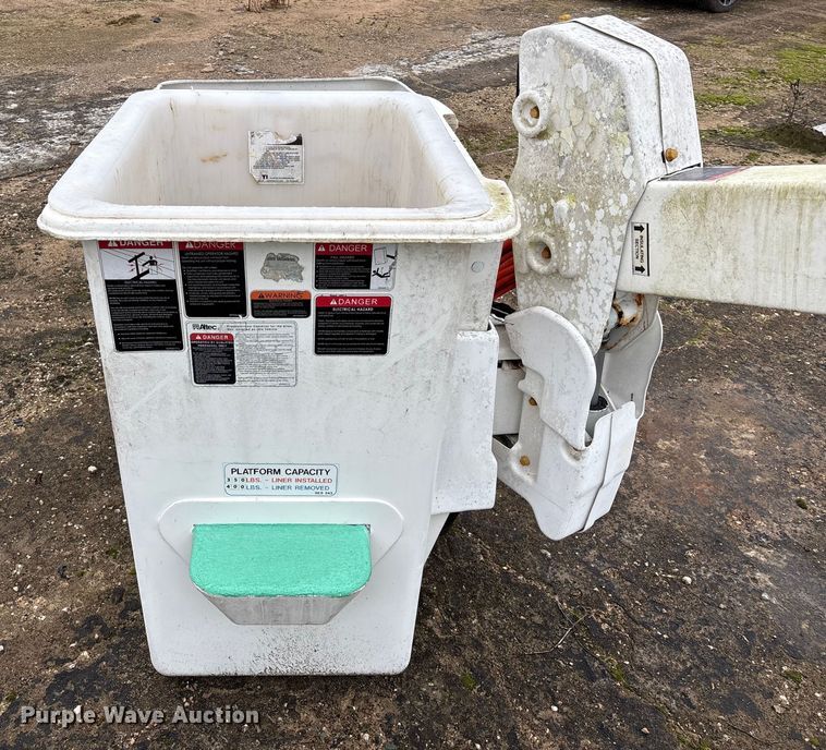 image for item YA1737 2010 Altec AT37-GW boom lift