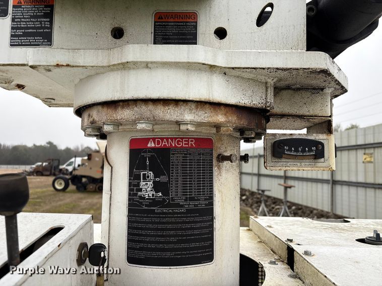 image for item YA1737 2010 Altec AT37-GW boom lift