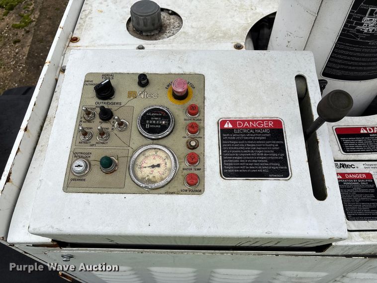 image for item YA1737 2010 Altec AT37-GW boom lift