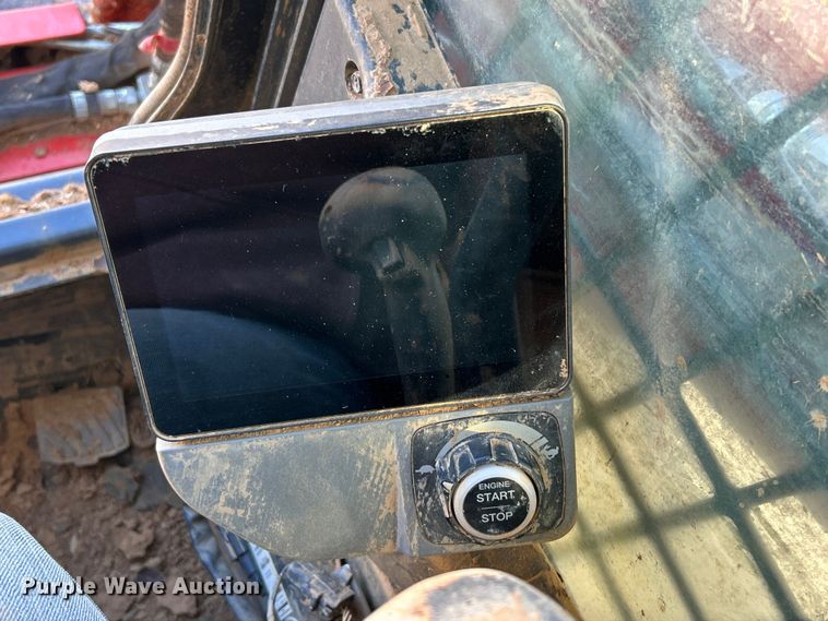 image for item YA1754 Kubota SVL75-3 tracked skid steer loader