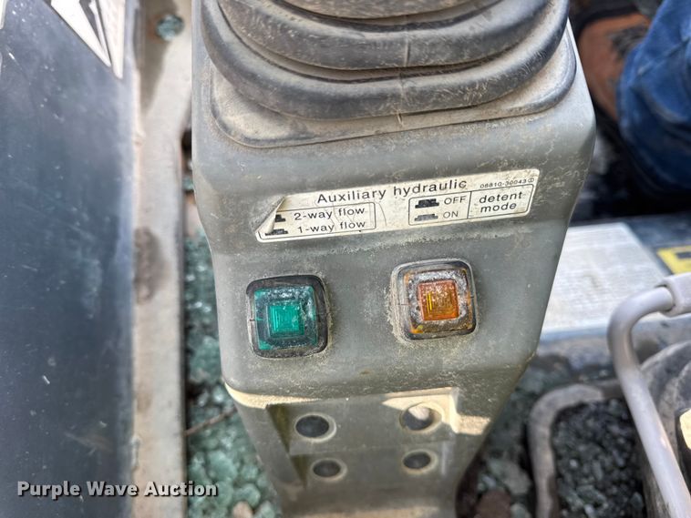 image for item YA1758 2008 Gehl CTL75 tracked skid steer loader