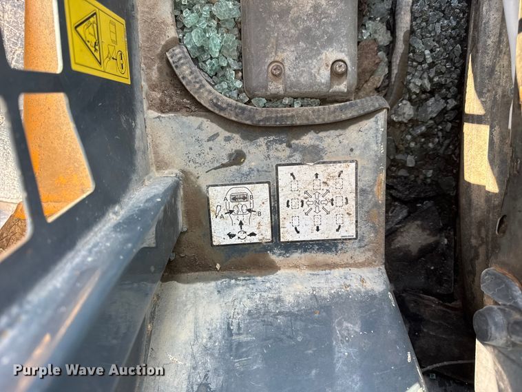 image for item YA1758 2008 Gehl CTL75 tracked skid steer loader