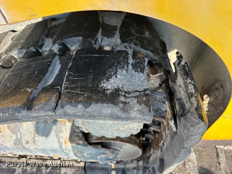 image for item YA1758 2008 Gehl CTL75 tracked skid steer loader