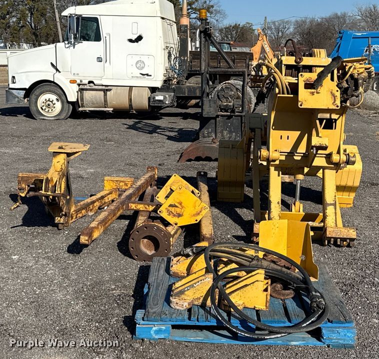 image for item DO7202 Midwestern M520C pipelayer