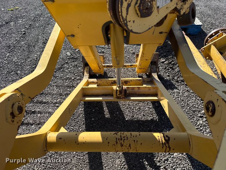 image for item DO7202 Midwestern M520C pipelayer