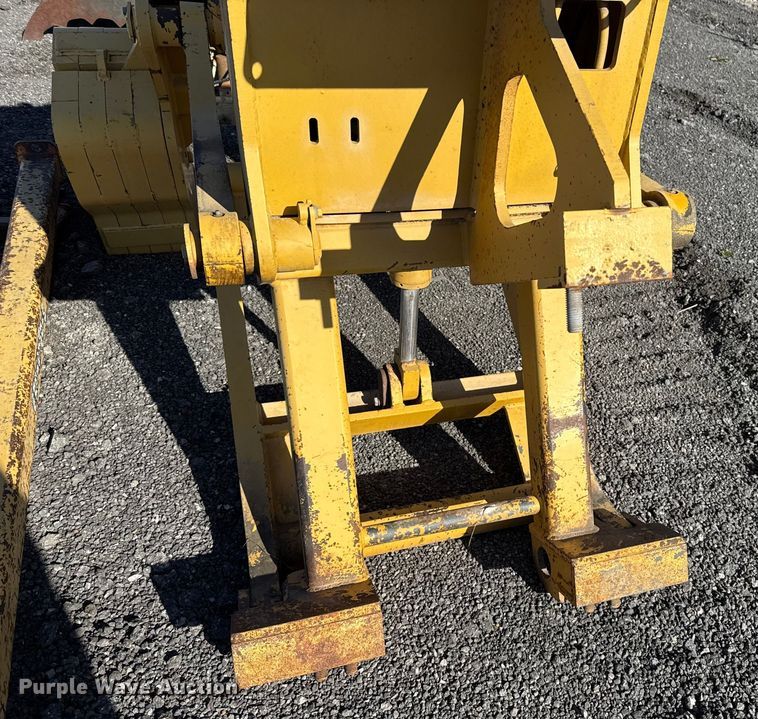 image for item DO7202 Midwestern M520C pipelayer