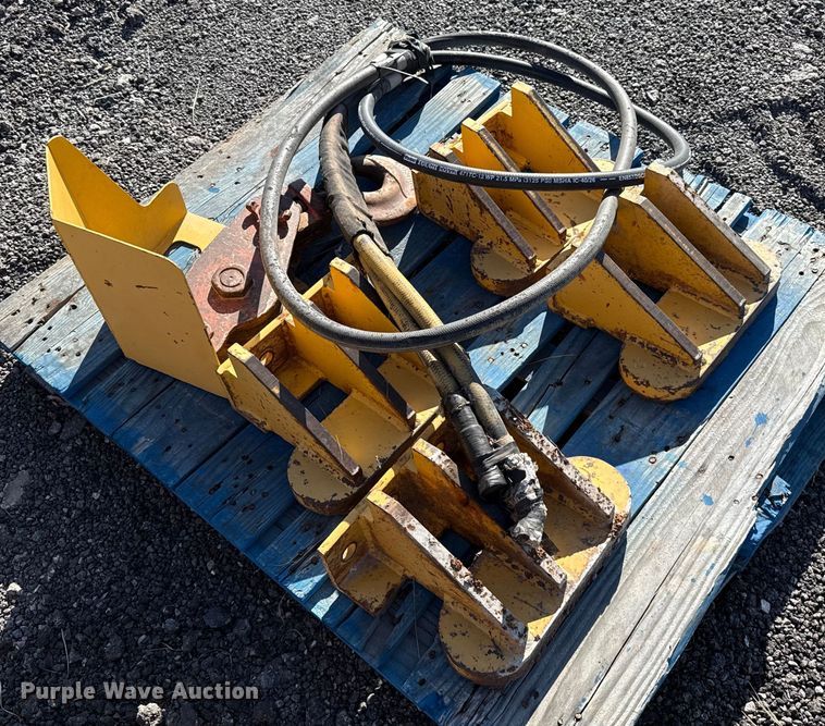 image for item DO7202 Midwestern M520C pipelayer