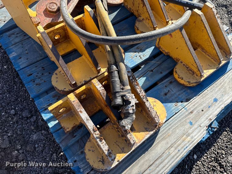 image for item DO7202 Midwestern M520C pipelayer