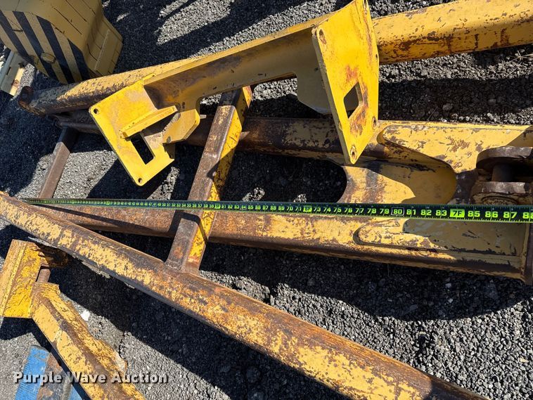 image for item DO7202 Midwestern M520C pipelayer