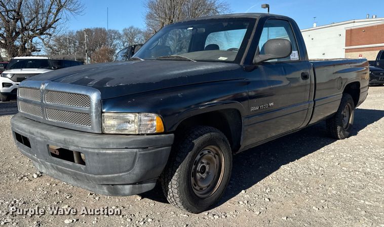 image for item DQ4200 2000 Dodge Ram 1500 pickup truck