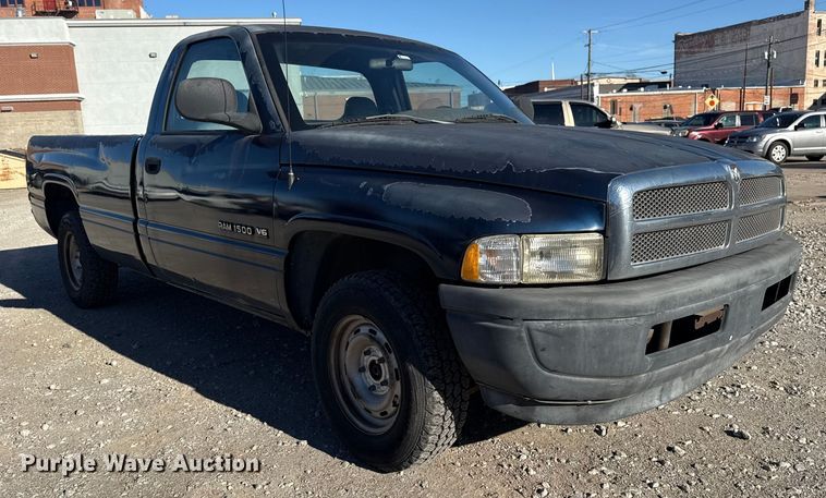 image for item DQ4200 2000 Dodge Ram 1500 pickup truck