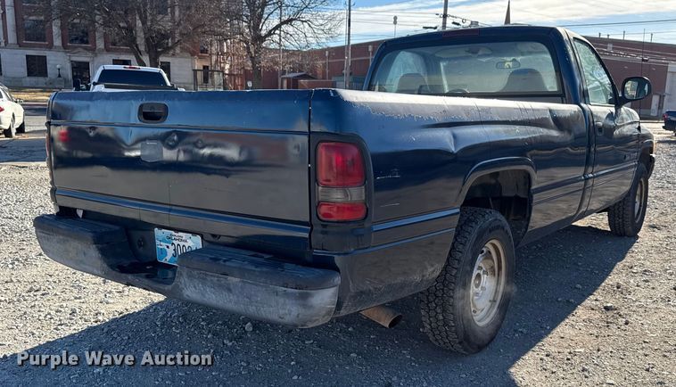 image for item DQ4200 2000 Dodge Ram 1500 pickup truck