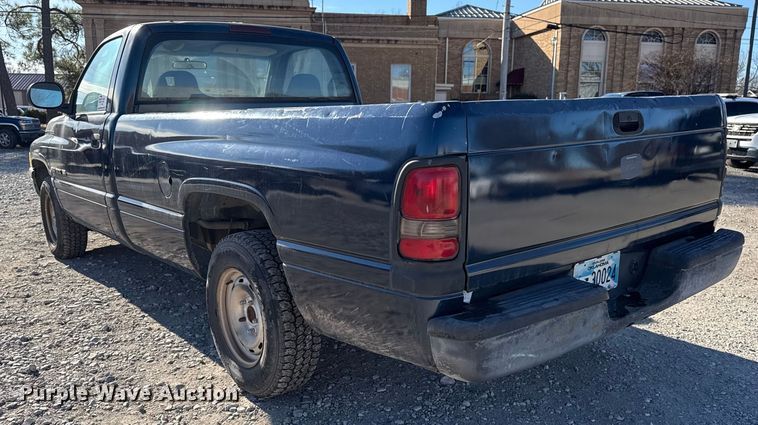 image for item DQ4200 2000 Dodge Ram 1500 pickup truck