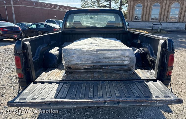 image for item DQ4200 2000 Dodge Ram 1500 pickup truck