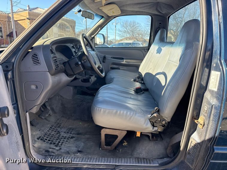 image for item DQ4200 2000 Dodge Ram 1500 pickup truck