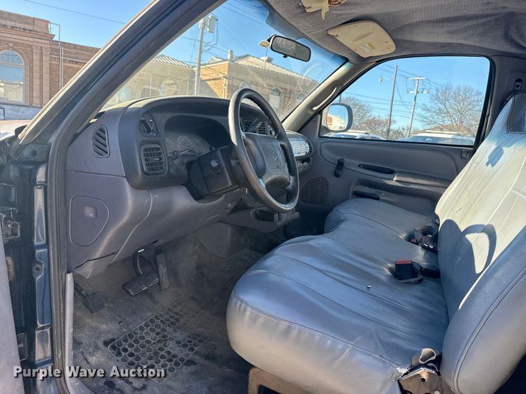 image for item DQ4200 2000 Dodge Ram 1500 pickup truck