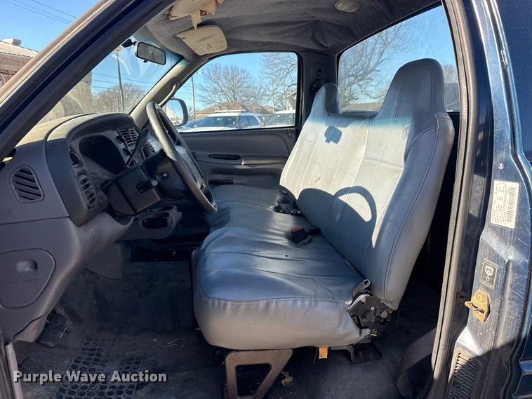 image for item DQ4200 2000 Dodge Ram 1500 pickup truck