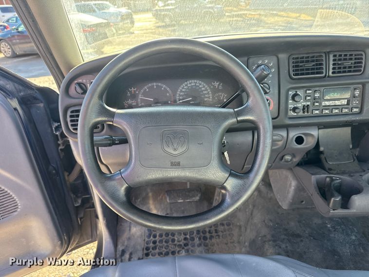 image for item DQ4200 2000 Dodge Ram 1500 pickup truck