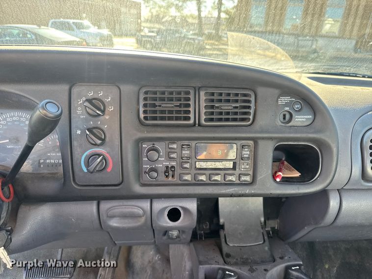 image for item DQ4200 2000 Dodge Ram 1500 pickup truck