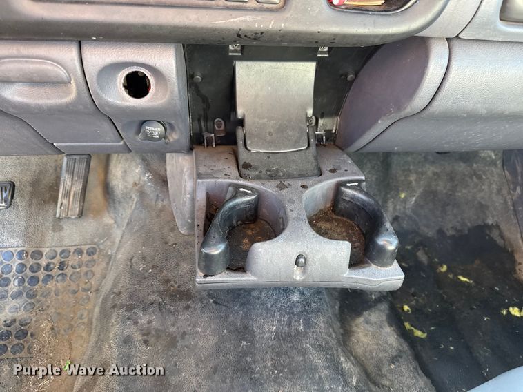 image for item DQ4200 2000 Dodge Ram 1500 pickup truck