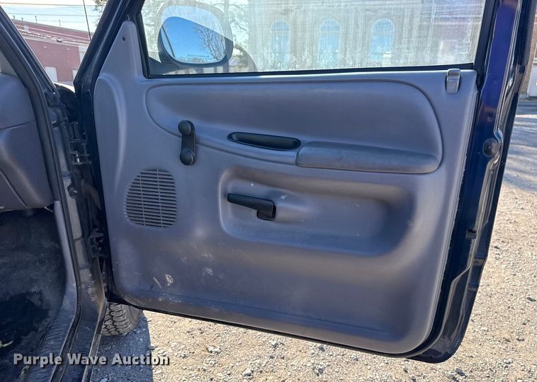 image for item DQ4200 2000 Dodge Ram 1500 pickup truck