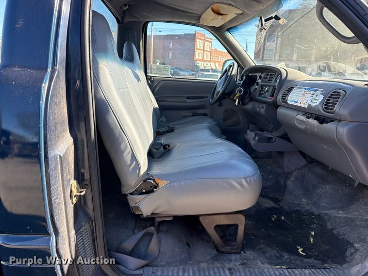 image for item DQ4200 2000 Dodge Ram 1500 pickup truck