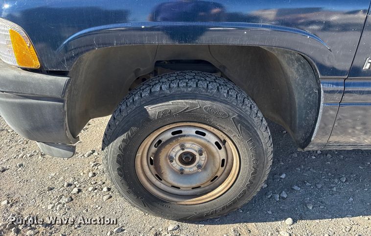 image for item DQ4200 2000 Dodge Ram 1500 pickup truck