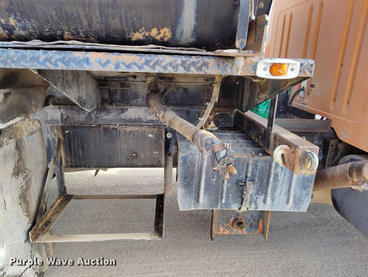 image for item DT0815 1989 International 1954 oil distributor truck