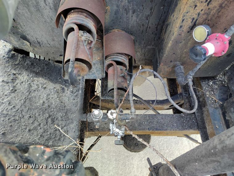 image for item DT0815 1989 International 1954 oil distributor truck