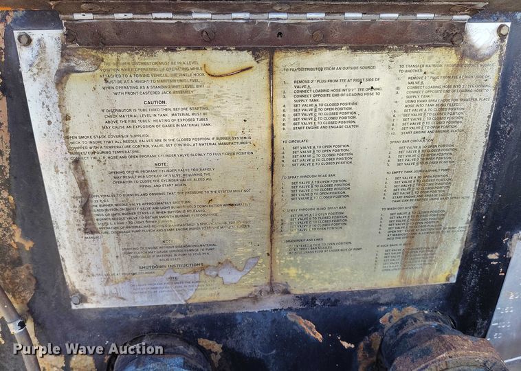 image for item DT0815 1989 International 1954 oil distributor truck