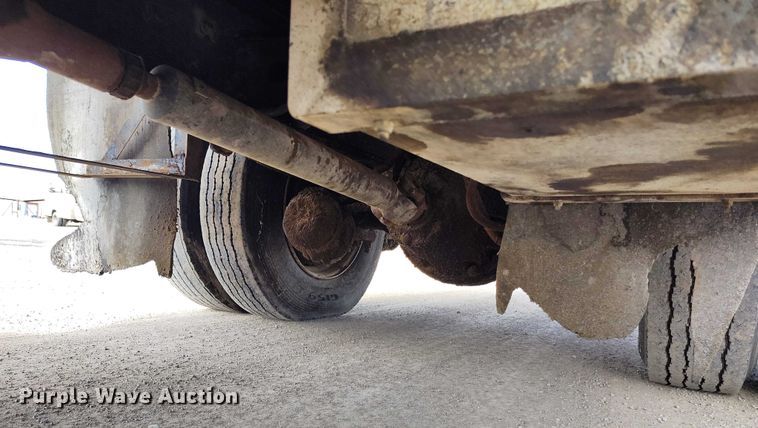 image for item DT0815 1989 International 1954 oil distributor truck