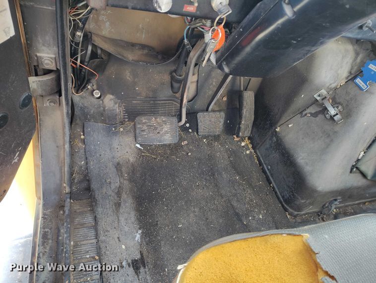 image for item DT0815 1989 International 1954 oil distributor truck