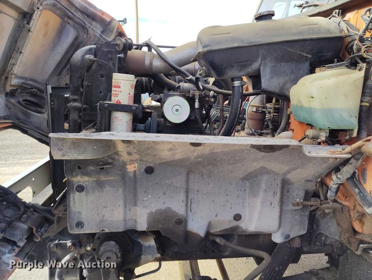 image for item DT0815 1989 International 1954 oil distributor truck