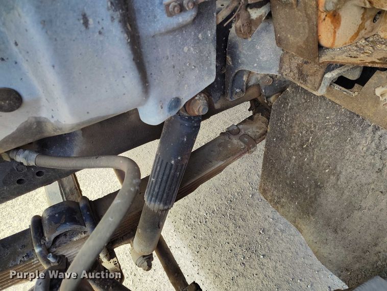 image for item DT0815 1989 International 1954 oil distributor truck