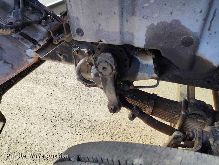 image for item DT0815 1989 International 1954 oil distributor truck