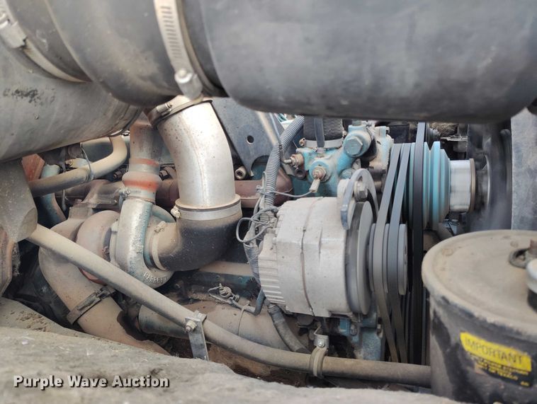 image for item DT0815 1989 International 1954 oil distributor truck