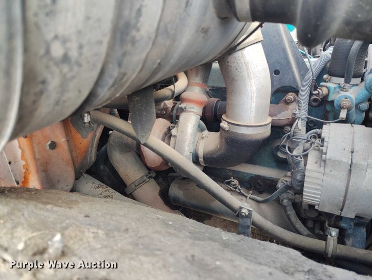 image for item DT0815 1989 International 1954 oil distributor truck