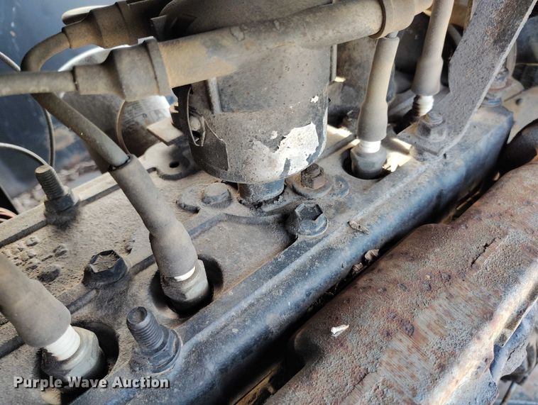 image for item DT0815 1989 International 1954 oil distributor truck