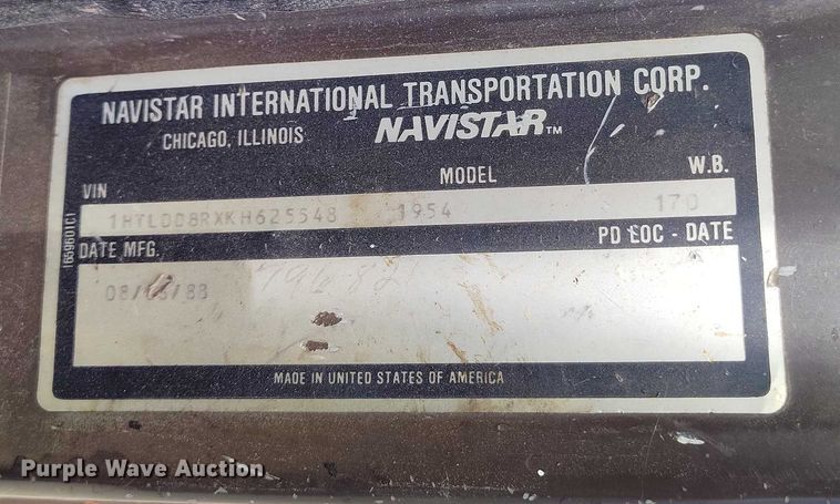 image for item DT0815 1989 International 1954 oil distributor truck