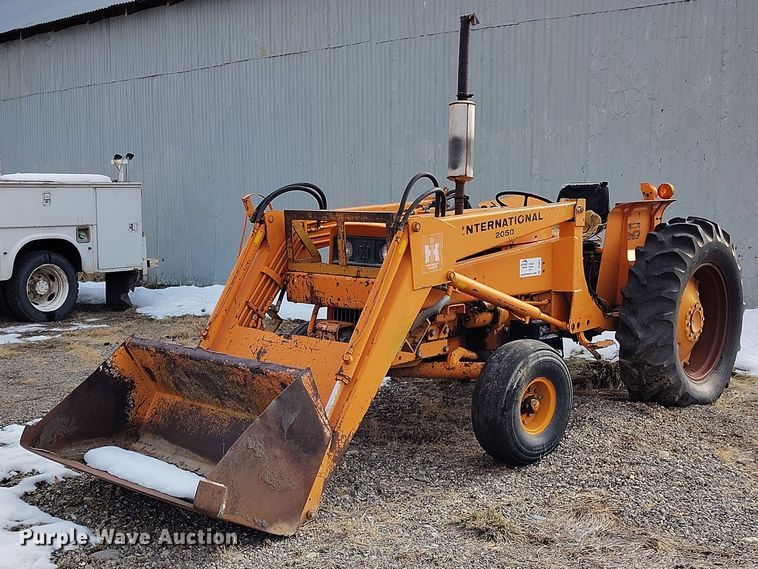 image for item DT0817 International 2444 tractor