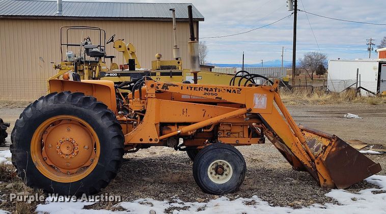 image for item DT0817 International 2444 tractor